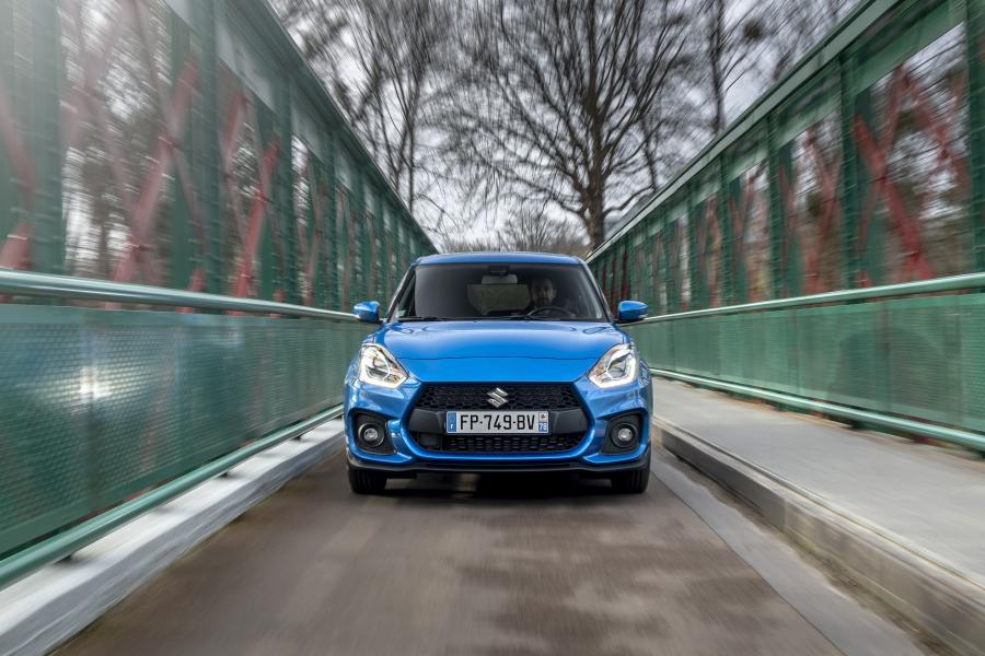  Suzuki Swift Sport Hybrid 2020 года  (WW) (фото 4 из 40)